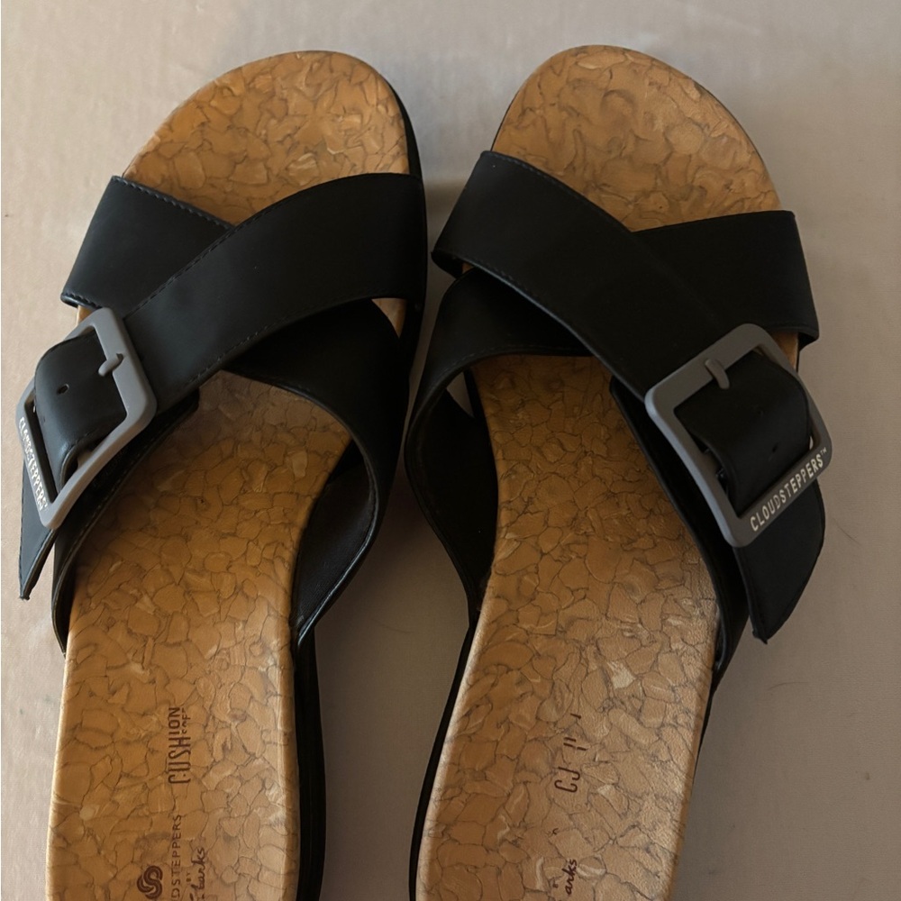 Clarks Cloudstoppers Black Sandals with Silver Buckle size 9 1/2 Cushion Comfort - Picture 3 of 7